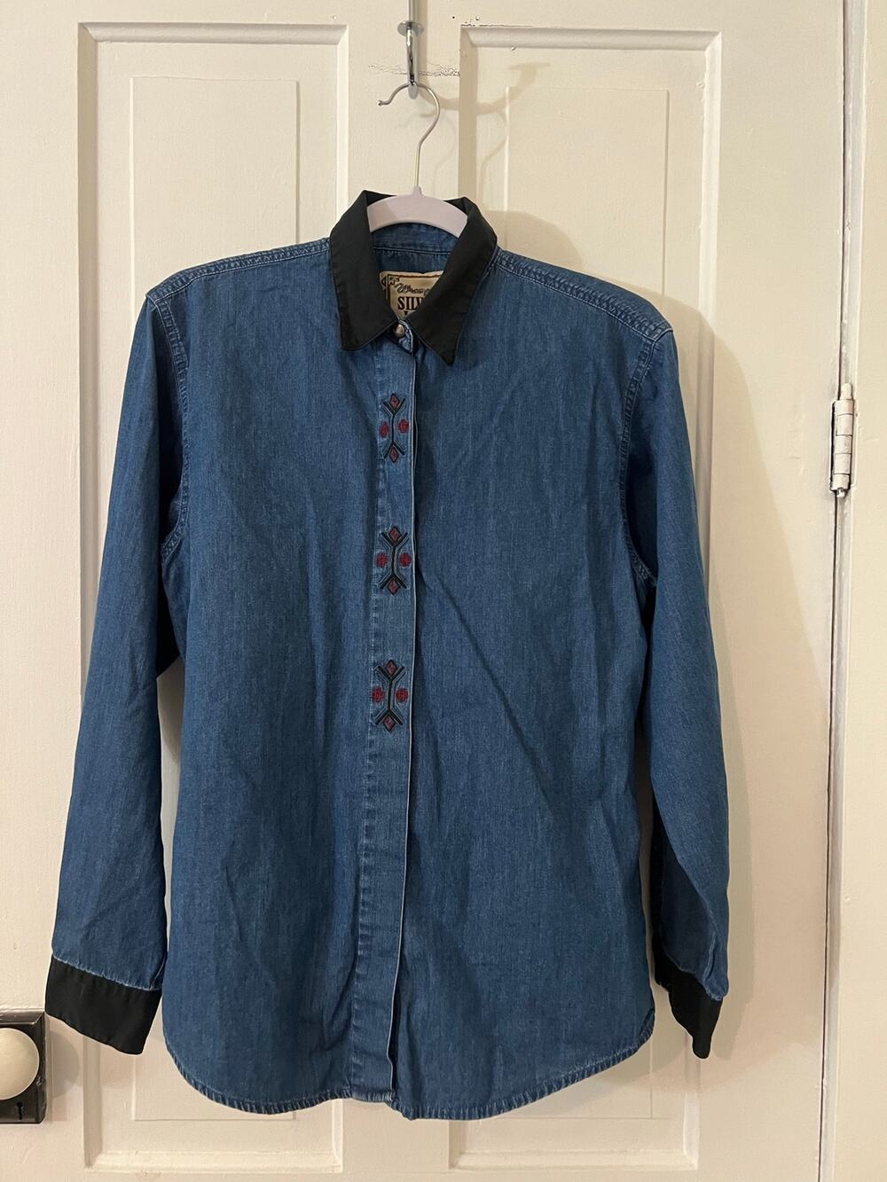 Wrangler vintage silver lake women’s medium denim blue button up shirt western